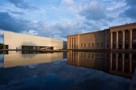 Kansas City의 흥미로운 역사와 예술을 만끽할 수 있는 Nelson-Atkins Museum of Art를 방문해보세요!